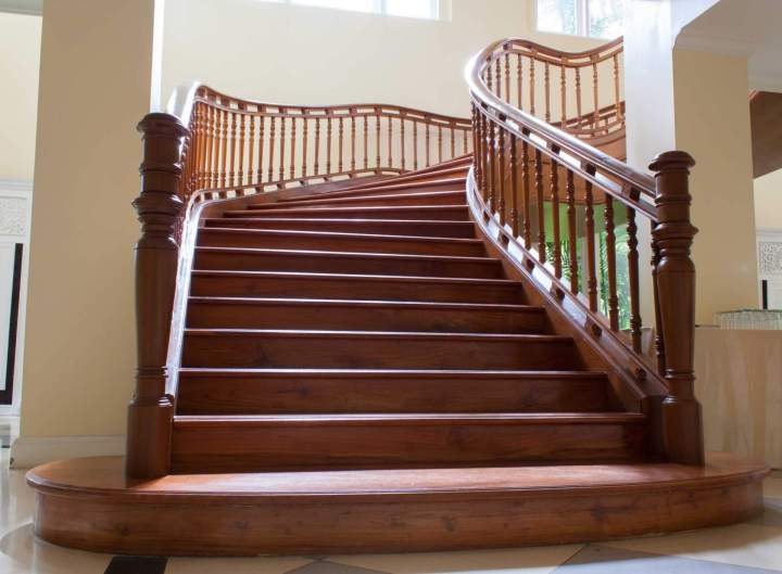 Fabrication escalier bois Besse-et-Saint-Anastaise